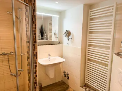 Ein Badezimmer in der Unterkunft Büsumer Reethus Apartment 1 4