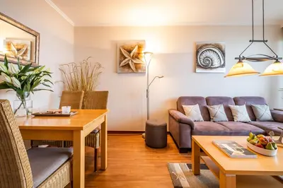 Ein Sitzbereich in der Unterkunft Hochhaus Seeblick Appartement 42
