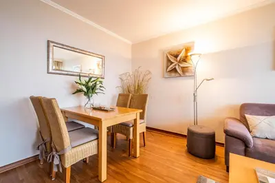 Ein Sitzbereich in der Unterkunft Hochhaus Seeblick Appartement 42