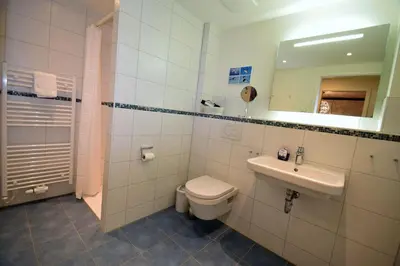 Ein Badezimmer in der Unterkunft Haus Deichkieker Apartment 1 2