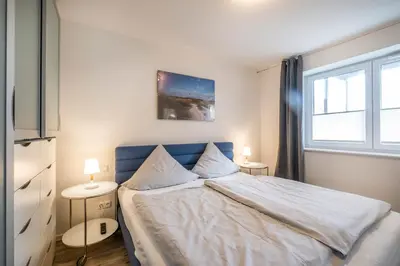 Ein Bett oder Betten in einem Zimmer der Unterkunft Haus Deichkieker Apartment 1 5 Nordlicht