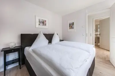 Ein Bett oder Betten in einem Zimmer der Unterkunft Haus Deichkieker Apartment 2 2 Deichpirat