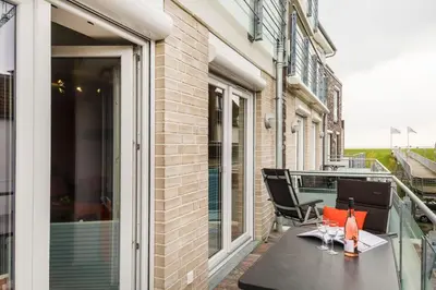 Ein Balkon oder eine Terrasse in der Unterkunft Haus Deichkieker Apartment 2 4 Strandoase