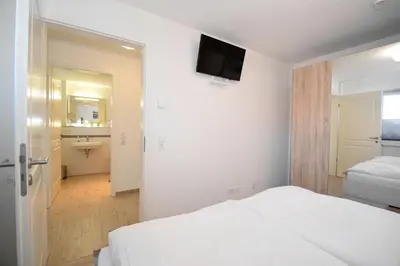 Ein Bett oder Betten in einem Zimmer der Unterkunft Haus Deichkieker Apartment 2 6 Strandkrabbe
