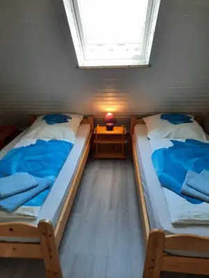 Ein Bett oder Betten in einem Zimmer der Unterkunft Modernisierte Ferienwohnung Friedrichskoog - Spitze, gegenüber Mutter-Kind-Klinik