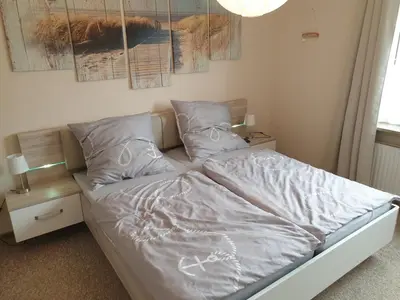 Ein Bett oder Betten in einem Zimmer der Unterkunft Strandstraße 51a FeWo Kaptäns Suite