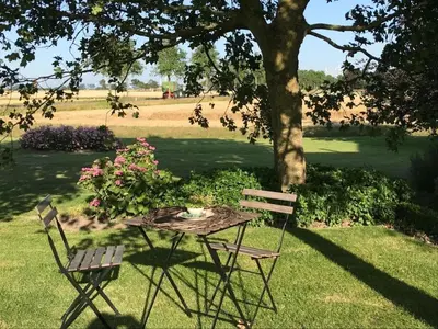 Ein Garten an der Unterkunft Ferienhof Schoof No2