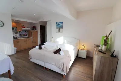 Ein Bett oder Betten in einem Zimmer der Unterkunft Haus Westerstraße Westerstr 16 Wohnung 2