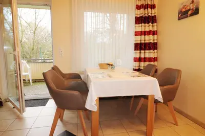 Ein Sitzbereich in der Unterkunft Haus am Kurpark Wohnung 1