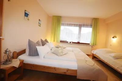 Ein Bett oder Betten in einem Zimmer der Unterkunft Haus am Kurpark Wohnung 4