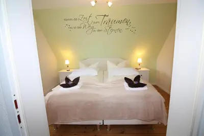 Ein Bett oder Betten in einem Zimmer der Unterkunft Am Oland 13 vorne