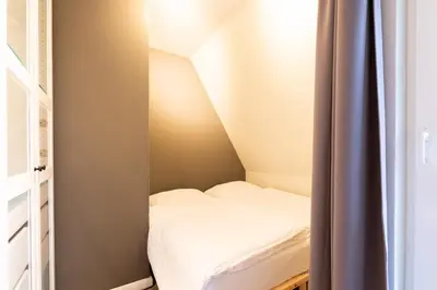 Ein Bett oder Betten in einem Zimmer der Unterkunft Fischerhus, Zum weißen Kliff