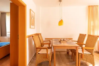 Ein Sitzbereich in der Unterkunft Haus Weser, Whg 2