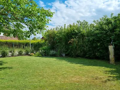 Ein Garten an der Unterkunft Ferienhaus Norderpiep 54 Grad Nord