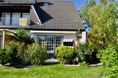 Ein Garten an der Unterkunft Ferienhaus Strandperle