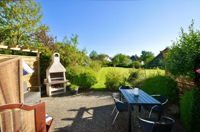 Ein Garten an der Unterkunft Ferienhaus Strandperle