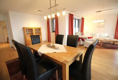 Ein Sitzbereich in der Unterkunft Residenz am Yachthafen - Apartment mit Panoramablick