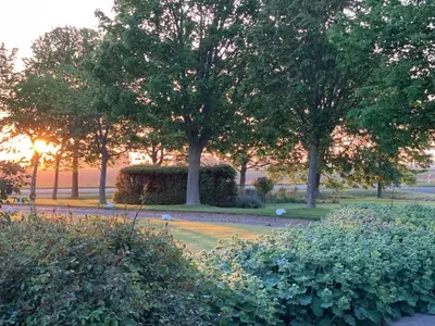 Ein Garten an der Unterkunft Ferienhof Schoof No1