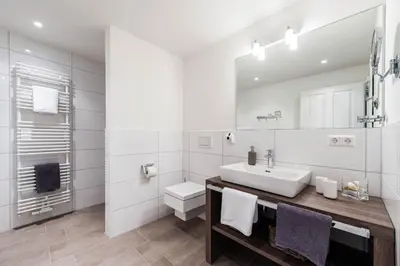 Ein Badezimmer in der Unterkunft Weisse Villa Apartment 1 4 Buhne 48