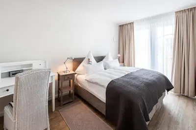 Ein Bett oder Betten in einem Zimmer der Unterkunft Weisse Villa Apartment 2 3 Deichkind