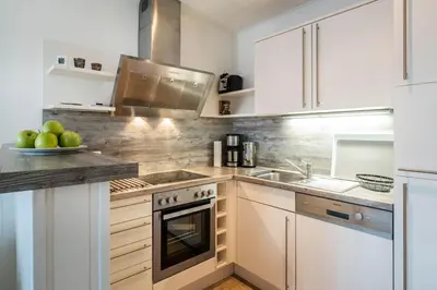 Küche/Küchenzeile in der Unterkunft Weisse Villa Apartment 3 1 Hafenkante