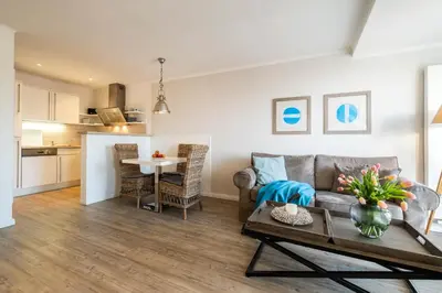 Küche/Küchenzeile in der Unterkunft Weisse Villa Apartment 3 2 Annis Strandnest