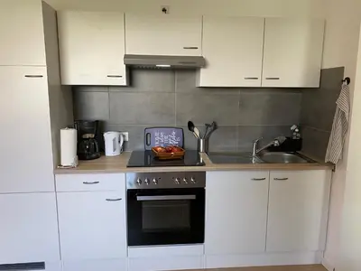Küche/Küchenzeile in der Unterkunft Appartement 1 mit Küche und neuem Bad, frisch saniert