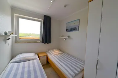 Ein Bett oder Betten in einem Zimmer der Unterkunft Strandhochhaus SA04
