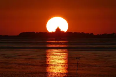 Blick auf den Sonnenuntergang/Sonnenaufgang von der Ferienwohnung aus oder aus der Nähe