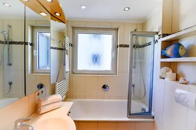 Ein Badezimmer in der Unterkunft Strandhochhaus SJ03