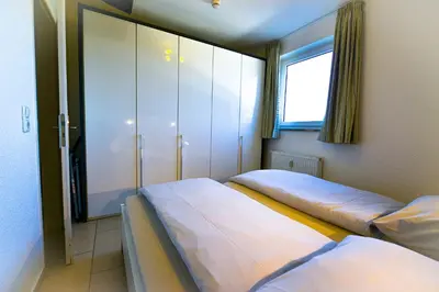 Ein Bett oder Betten in einem Zimmer der Unterkunft Strandhochhaus SJ03