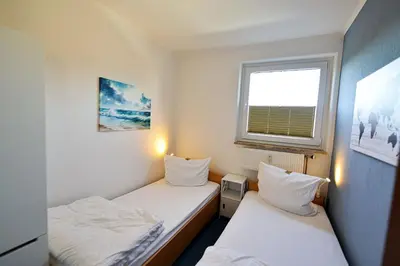 Ein Bett oder Betten in einem Zimmer der Unterkunft Strandhochhaus SJ04