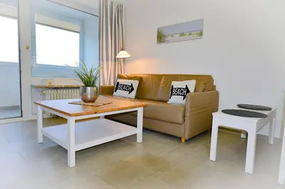 Ein Sitzbereich in der Unterkunft Strandhochhaus SHB1