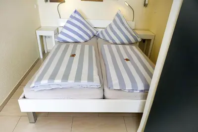 Ein Bett oder Betten in einem Zimmer der Unterkunft Strandhochhaus SB10