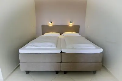 Ein Bett oder Betten in einem Zimmer der Unterkunft Strandhochhaus SB14