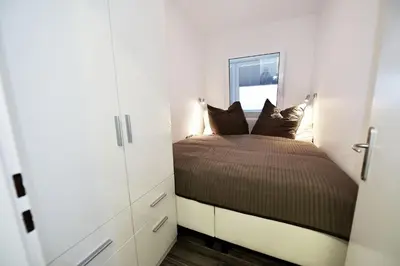 Ein Bett oder Betten in einem Zimmer der Unterkunft Strandhochhaus SC10