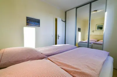 Ein Bett oder Betten in einem Zimmer der Unterkunft Strandhochhaus SD06