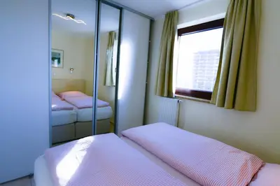 Ein Bett oder Betten in einem Zimmer der Unterkunft Strandhochhaus SD06