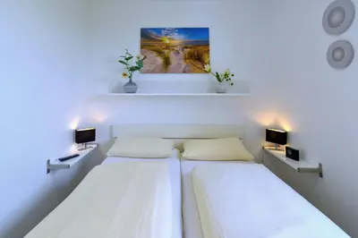 Ein Bett oder Betten in einem Zimmer der Unterkunft Strandhochhaus SF10