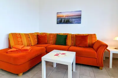 Ein Sitzbereich in der Unterkunft Strandhochhaus SF11