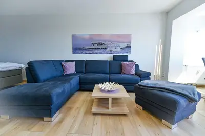 Ein Sitzbereich in der Unterkunft Strandhochhaus SHC9