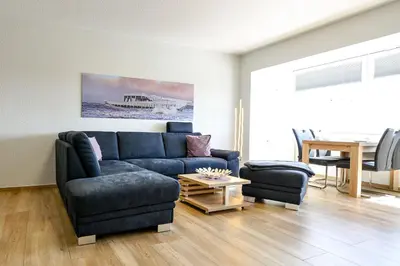 Ein Sitzbereich in der Unterkunft Strandhochhaus SHC9