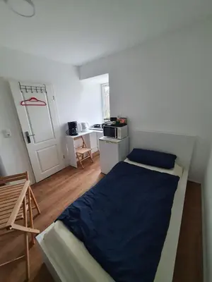 Ein Bett oder Betten in einem Zimmer der Unterkunft Monteurwohnung für 1 Personen inkl. MwSt. - 1. Eingang 2. OG links