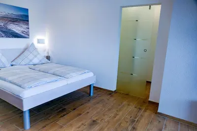 Ein Bett oder Betten in einem Zimmer der Unterkunft Strandhochhaus SB11