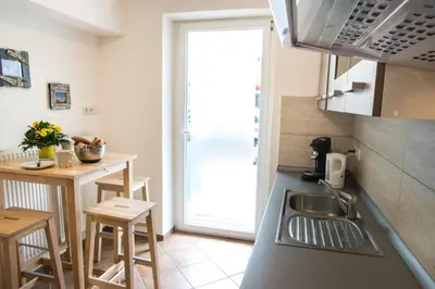 Küche/Küchenzeile in der Unterkunft Neue Reihe 8 Wohnung links