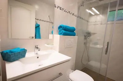 Ein Badezimmer in der Unterkunft Kapitänshaus FeWo 2