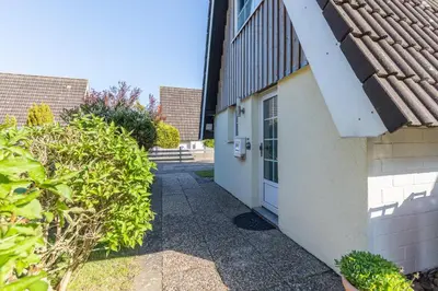 Das Gebäude in dem sich das Ferienhaus befindet