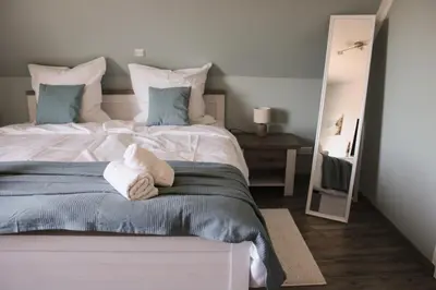 Ein Bett oder Betten in einem Zimmer der Unterkunft Maricas Meereszeiten Wellness
