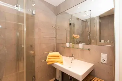Ein Badezimmer in der Unterkunft Strandhochhaus 5
