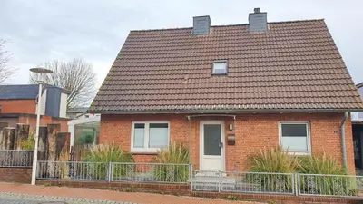 Das Gebäude in dem sich das Ferienhaus befindet